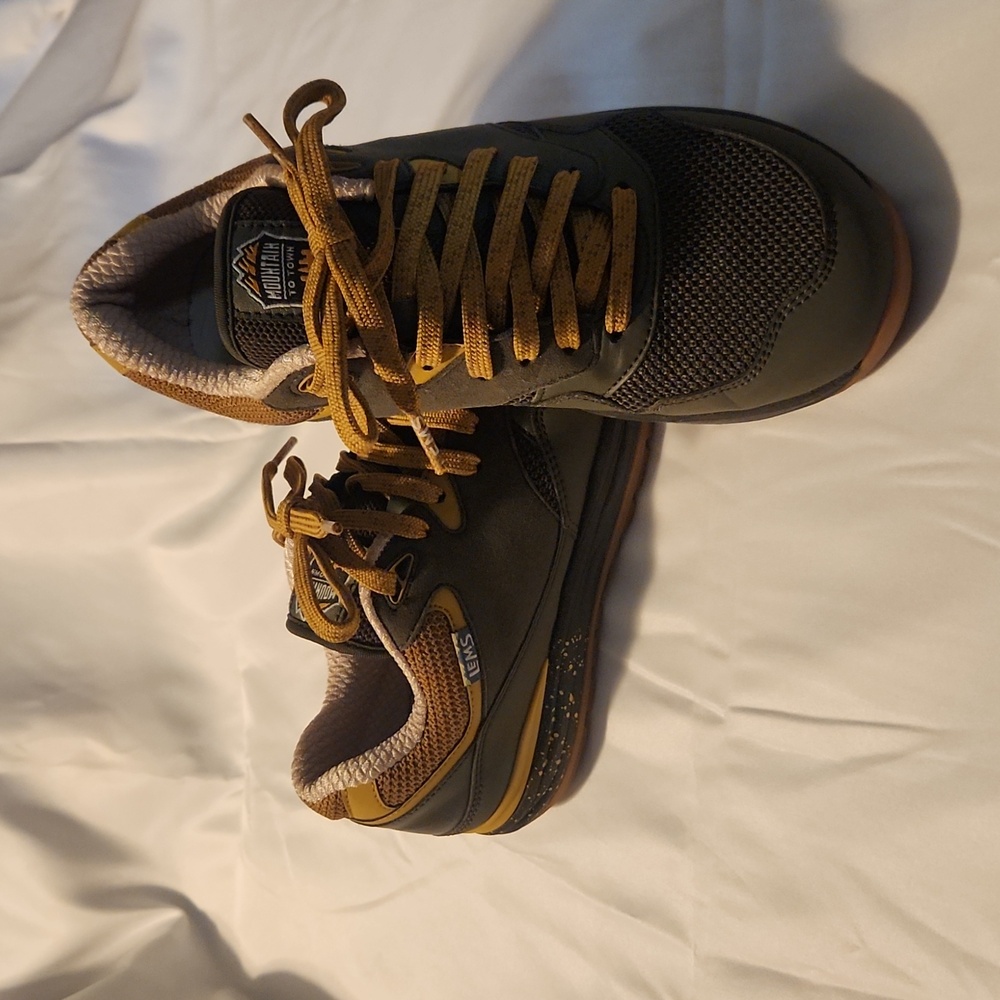 Mountain to town sneaker